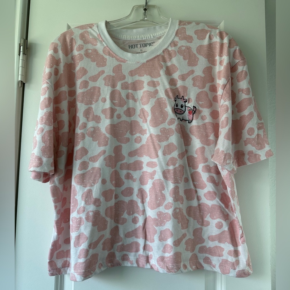 💚Hot Topic Pink and White Cow Print Tee